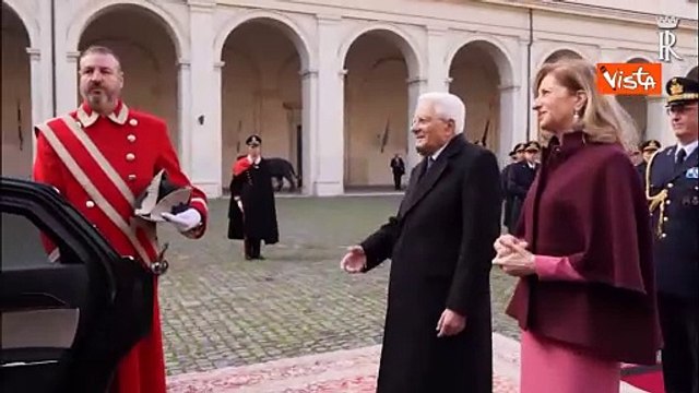 Il baciamano del Re Felipe VI di Spagna a Laura Mattarella