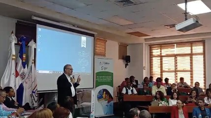 Julián Álvarez, encargado de Evaluación de Investigación del Ideice ofreció el resumen de las investigaciones