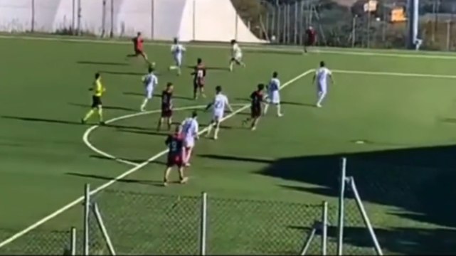 Il telecronista impazzisce per il gol di... suo figlio