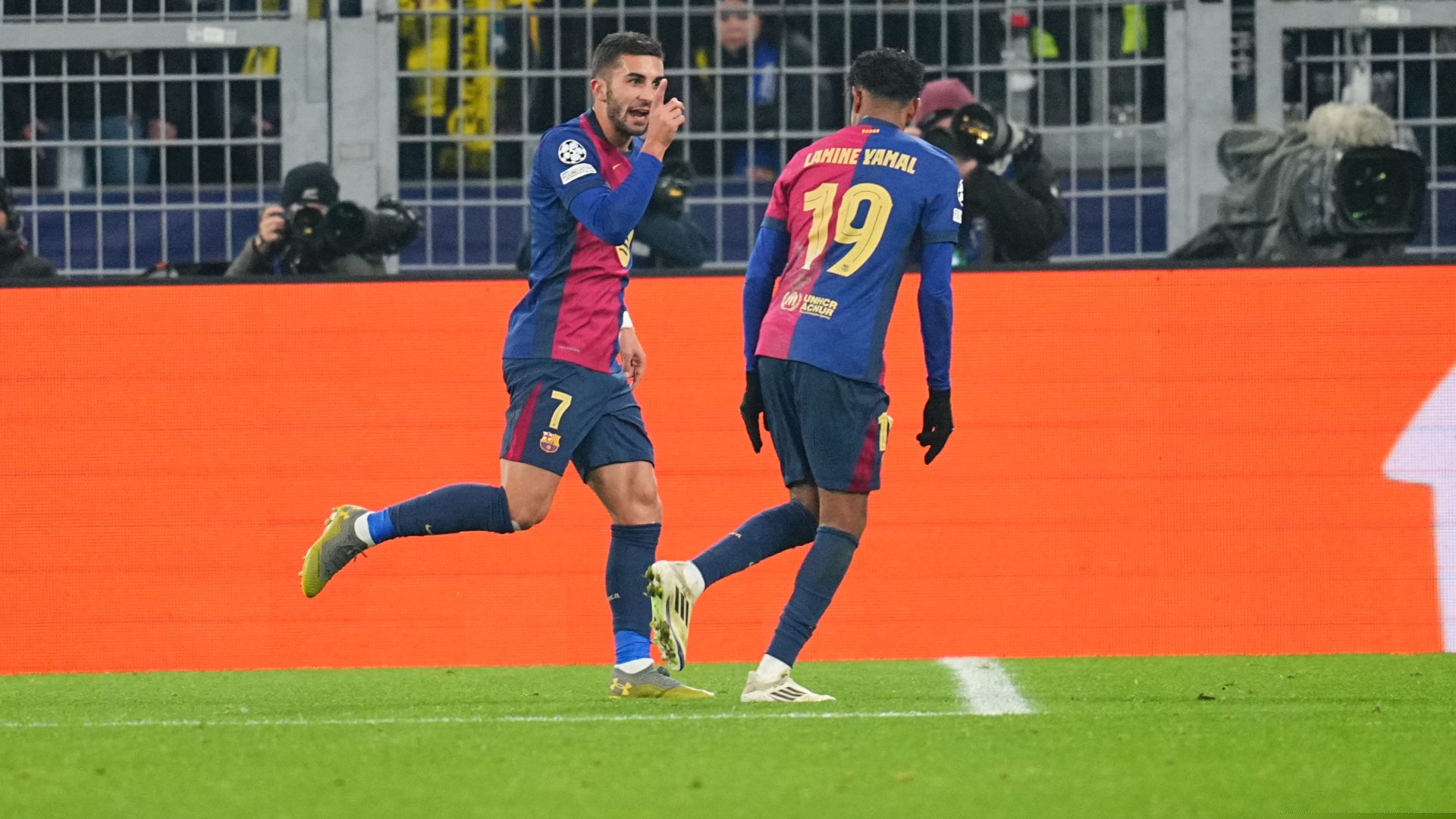Barcelona leave Dortmund with all three points in thriller