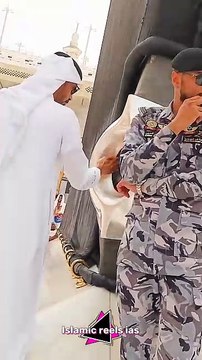 حجر اسود کا راز حضرت عمر نے بتا دیا #islam #islamicreels_ias #madina #makkah #viral #virareels #trendingreels #trendingvideos #instgaram #instagramreels #facebook #facebookreels #fypシ #fyp #instalike #like #share #follow #wednesday #11december2024 #sho