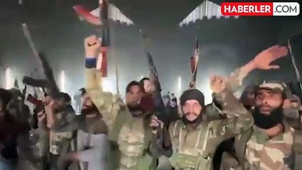 Muhalifler Hafız Esad'ın türbesini ateşe verip başında kutlama yaptı