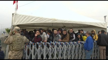 La coda dei rifugiati in Turchia che cercano di tornare in Siria