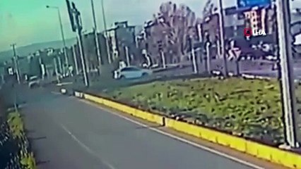 Bursa’da kırmızı ışık ihlali 1 kişinin öldüğü kaza anı kamerada