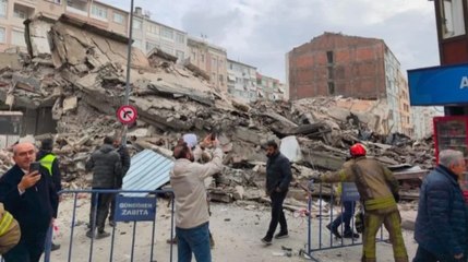 Güngören'de bina çöktü