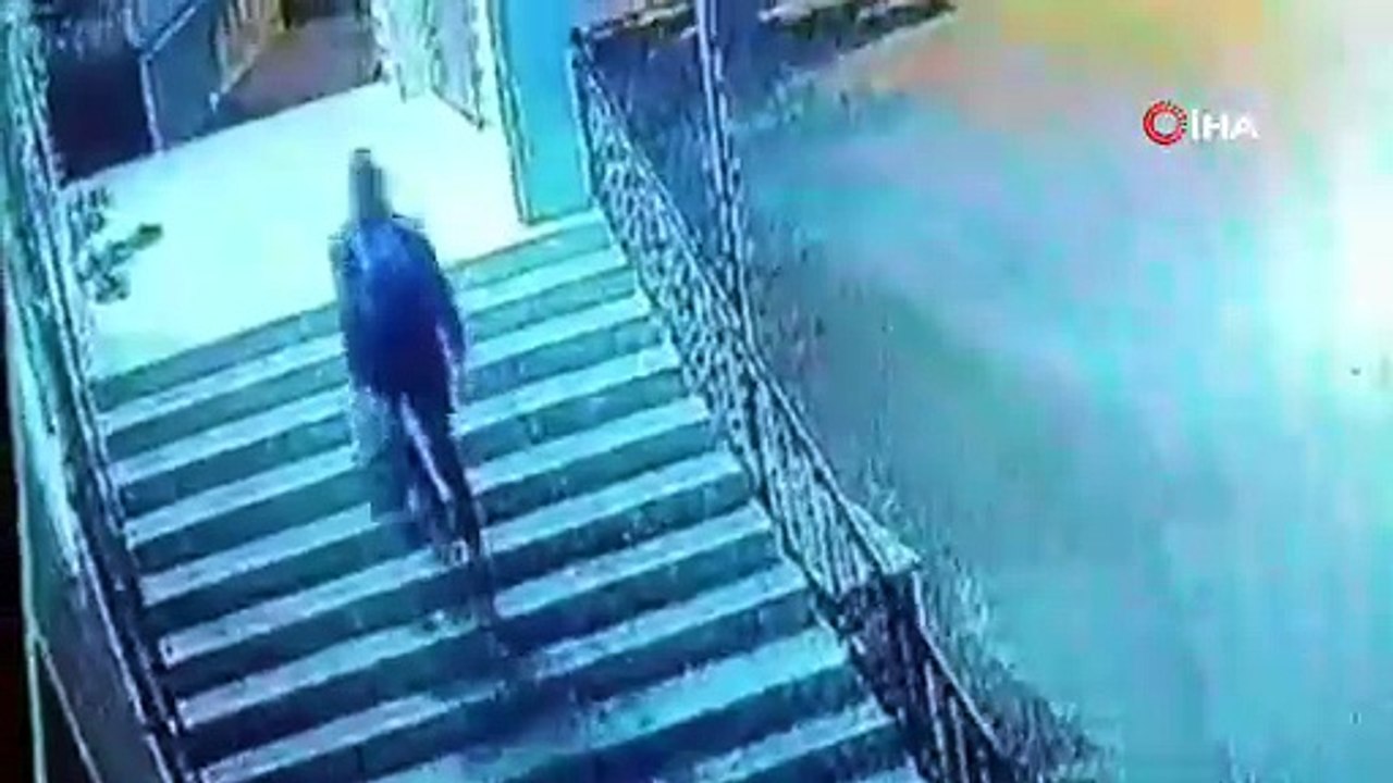 Gece saklandığı camide kadın kılığına girip hırsızlık yaptı