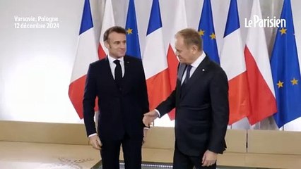 Emmanuel Macron accueilli par le Premier ministre polonais Donald Tusk à Varsovie