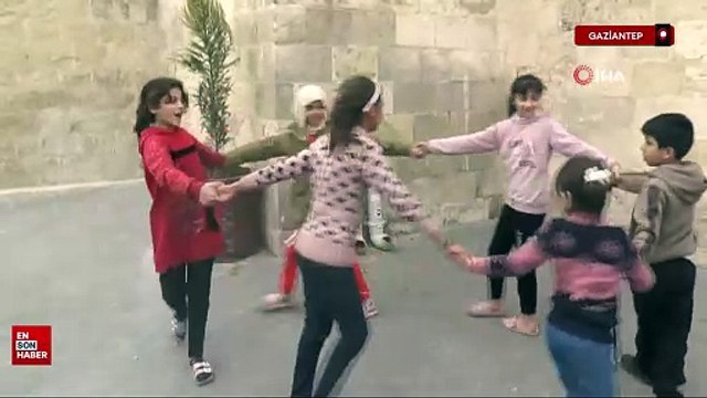 Suriyeli çocuklardan Esad'ın devrilmesi sonrası ülkelerine dönüş sevinci