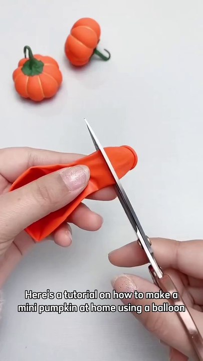 Mini Pumpkin Using a Balloon – Easy Home Decor!