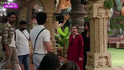 Bigg Boss 18 LIVE_ Kashish Ne Di Chahat Ko GAALI, Kashish Ne Uthaye Chahat Ki Padaish Par SAWAL