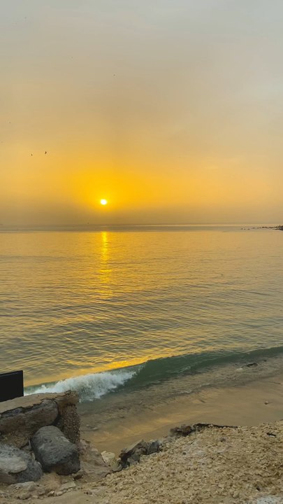 « La beauté d’un coucher de soleil, c’est l’espoir qu’un nouveau jour portera toujours une lumière différente »
