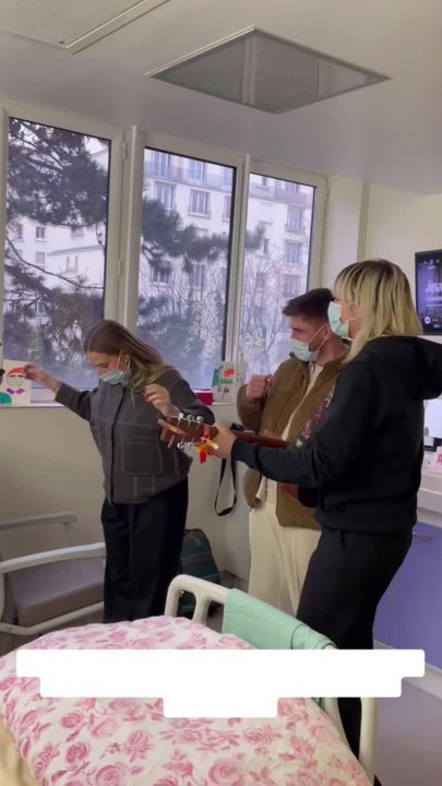 Les stars aux côtés des enfants malades à l'hôpital