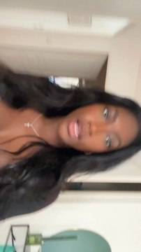 Il y a un an, j'ai quitté une relation qui a détruit ma confiance en moi. Aujourd'hui, je commence enfin à me reconstruire. Faites attention à qui vous accordez votre cœur et votre énergie.