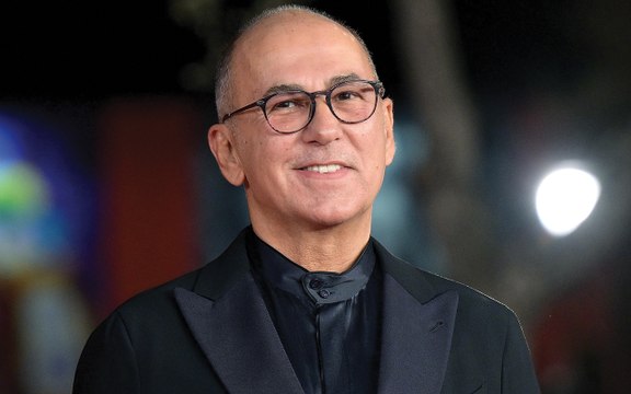 Ferzan Ozpetek tra cinema ( Diamanti, in uscita il 19/12) e teatro: a Milano c'è Magnifica presenza