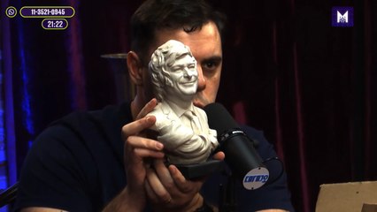"Mandriles resentidos que necesitan redoble de adermicina": Milei le regaló un busto suyo al Gordo Dan en La Misa