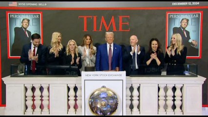 Trump suona la campanella in apertura di seduta a Wall Street