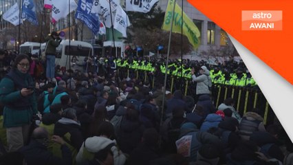 Ratusan penunjuk perasaan bertembung dengan polis di Seoul