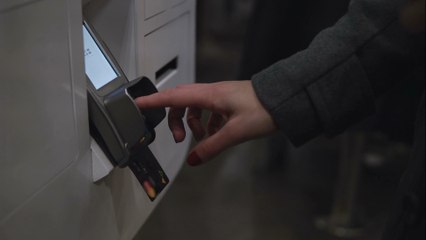 Cash makes a comeback in the spending habits of UK shoppers