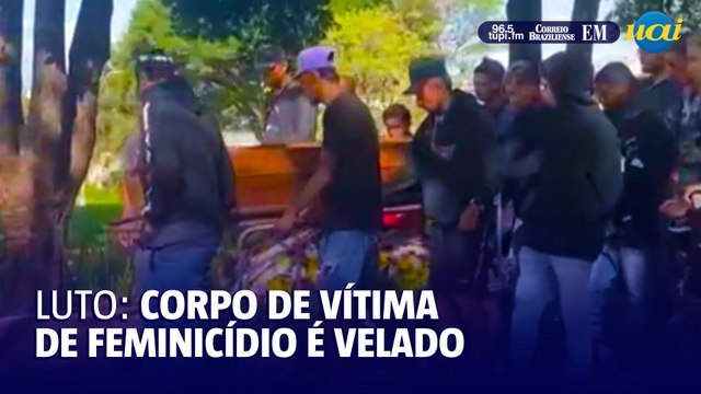 Corpo de mulher morta a facadas pelo marido é velado