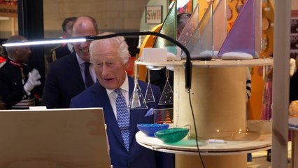 Charles joins Apple CEO to browse the Christmas markets