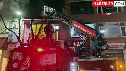 Evden Kaçan Kedi İtfaiye Tarafından Kurtarıldı