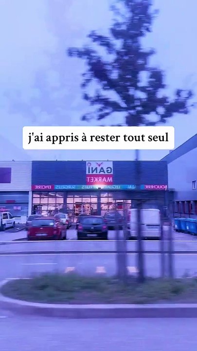 Je ne pense pas à une personne qui ne pense même pas à moi