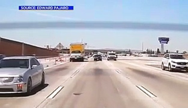 Texas: una avioneta tuvo que aterrizar de emergencia, se estrelló contra una autopista y dejó varios heridos