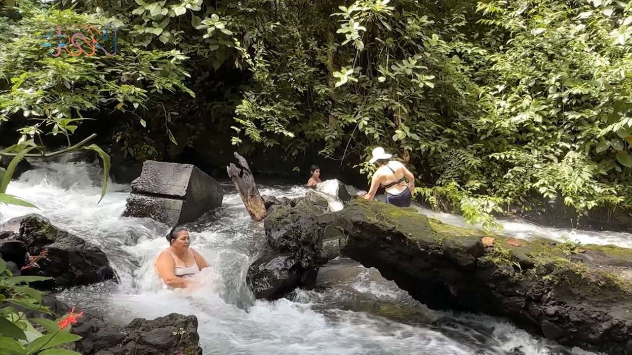 mqn-El Choyín- Disfrute de las Aguas Termales del Río Tabacón en La Fortuna -121224