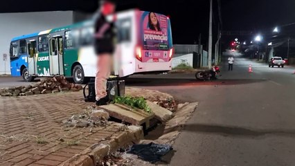 Entregador fica ferido em acidente com ônibus em frente ao Terminal Nordeste