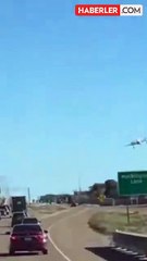 Kontrolden çıkan uçak otoyola düştü: 4 kişi yaralandı