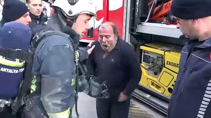 ANTALYA Uykuda yakalandığı yangından, arka odaya kaçarak kurtuldu (VİDEO EKLENDİ)