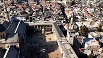 Suriye'de Esad sonrası ilk cuma namazı... Emevi Camii'ne akın var