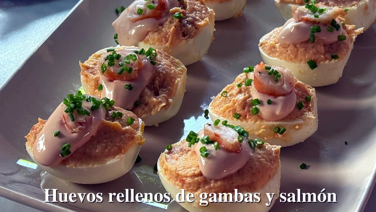 Huevos rellenos de gambas y salmón ahumado