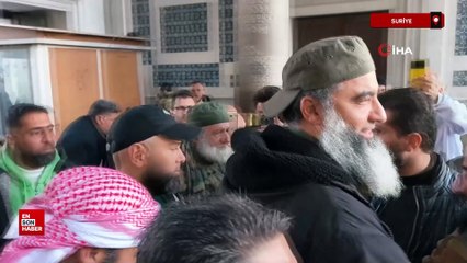 Suriyeliler cuma namazı için Emevi Camii'ne akın etti