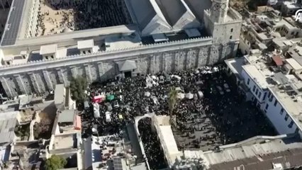 Esad sonrası Suriyeliler ilk cuma namazı için Emevi Camii’ne akın etti