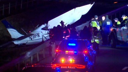 Una avioneta se estrella en medio de una autopista de Nueva York