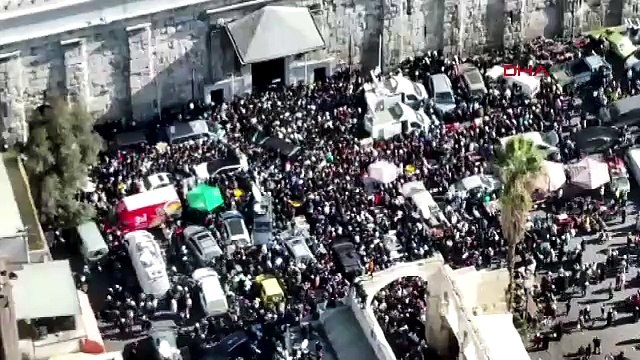 Şam'daki tarihi Emevi Camii'nde ilk Cuma namazı