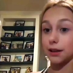 That’s one way to take out a tooth😂 pet cockatoo removes girl’s tooth