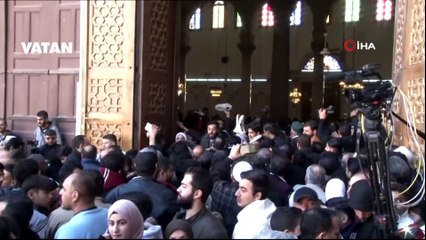 Suriye'de tarihi gün! Halk Emevi Camisi'nde cuma namazı kıldı