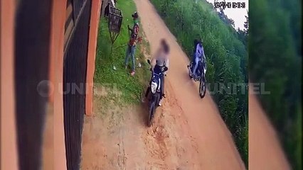 Video: ¿Intento de atraco? Adolescentes huyen de dos sujetos que los perseguían en moto