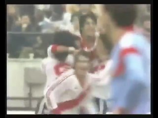 Gol de Antonio Alzamendi (River Plate vs Esteaua de Bucarest 1986)