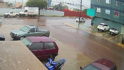 É fácil furtar uma Hilux? Polícia Civil divulga vídeos de criminosos destravando caminhonetes com chip