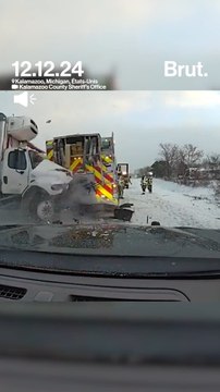 Un véhicule de police et un camion de pompiers percutés à grande vitesse par un camion