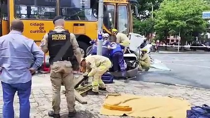 Motorista de ônibus faz strike em carros na Vila Izabel