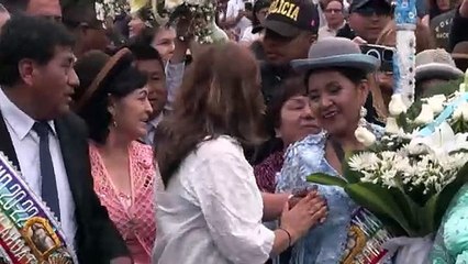 Presidenta de Perú confirma que se sometió a cirugía de nariz