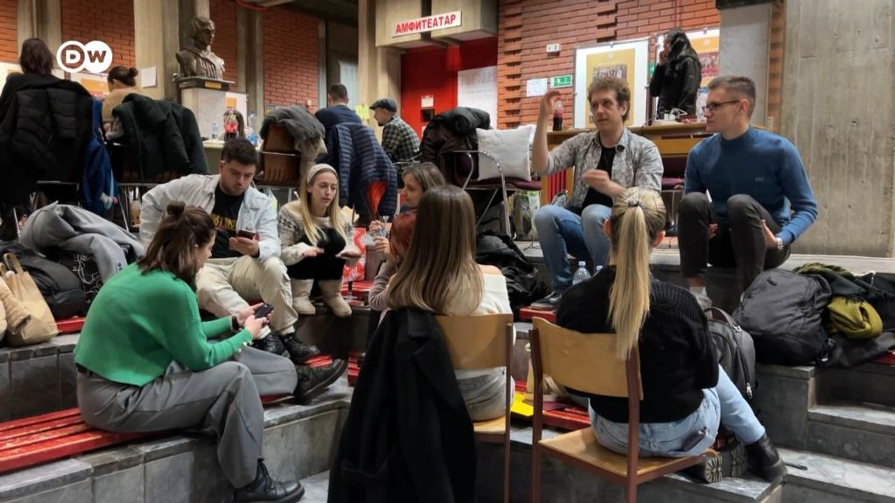 Serbien: Heftige Proteste der Studierenden nach Einsturz des Bahnhofdachs in Novi Sad