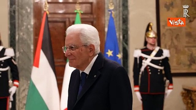 La stretta di mano tra Mattarella e il Presidente della Palestina Abu Mazen