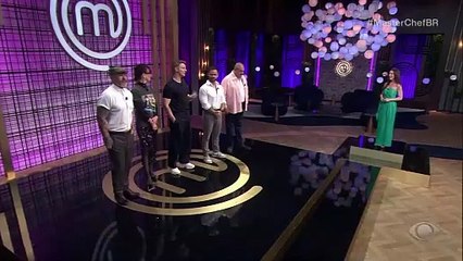 Participante dá em cima de Lucas Lima no MasterChef Confeitaria