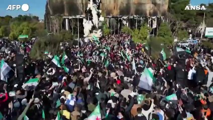 Ad Aleppo radunati in migliaia in piazza per il "venerdi' della vittoria"
