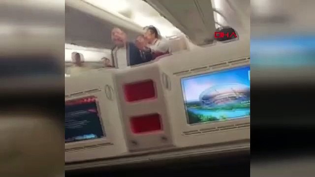 İstanbul - Sarhoş yolcu uçakta olay çıkarıp, 'Türkiye'yi satın alırım' diye tehdit etti